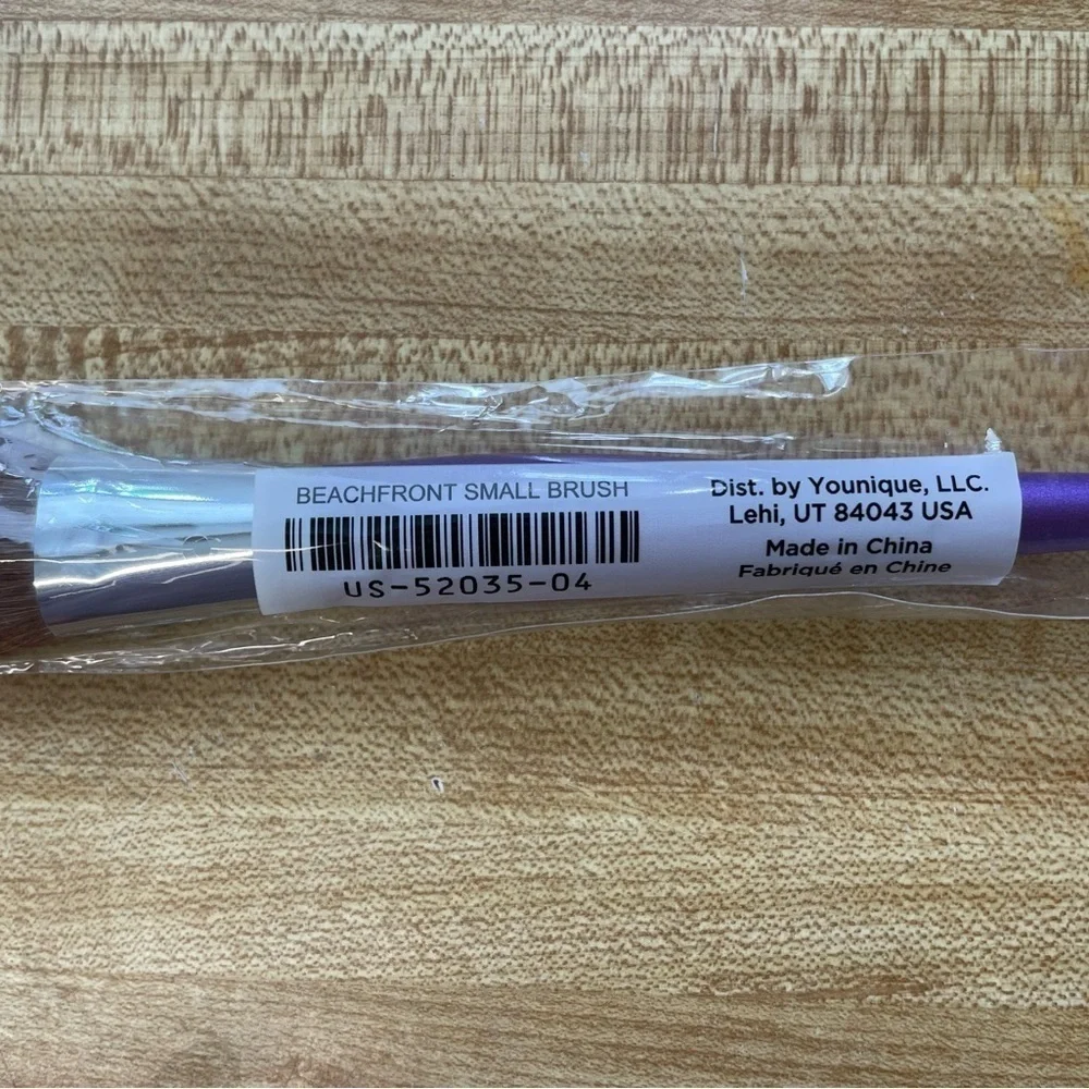 Younique Beachfront Makeup Brush